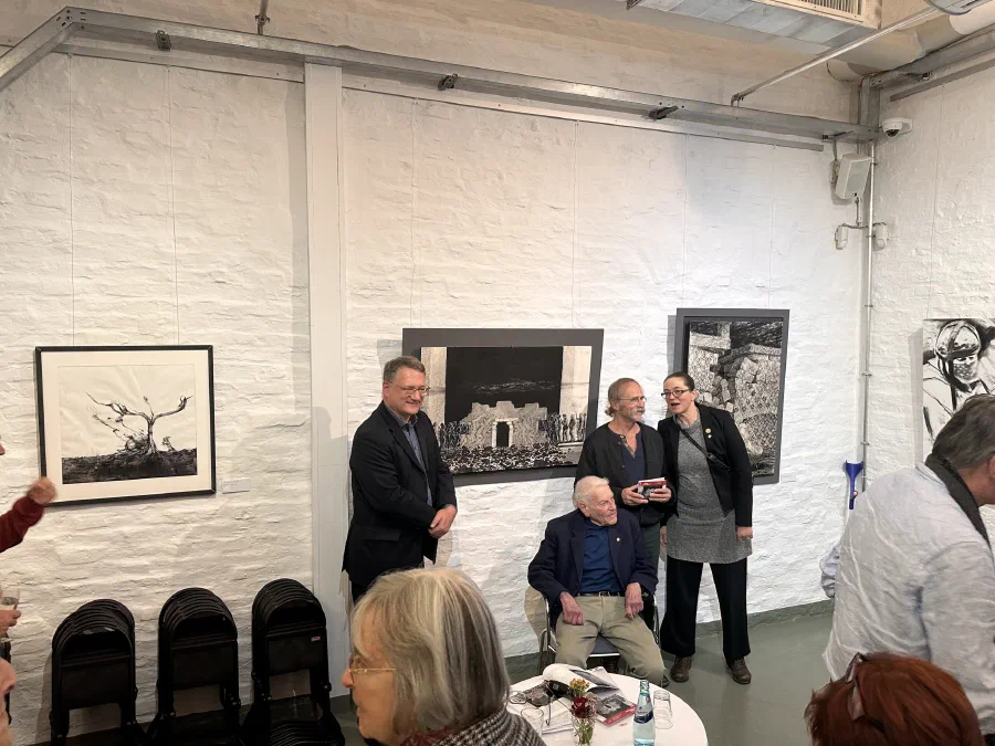 Ausstellungsansicht Kunstpreis 2023 Krieg und Frieden, Haus der Stadtgeschichte Offenbach (1/6)