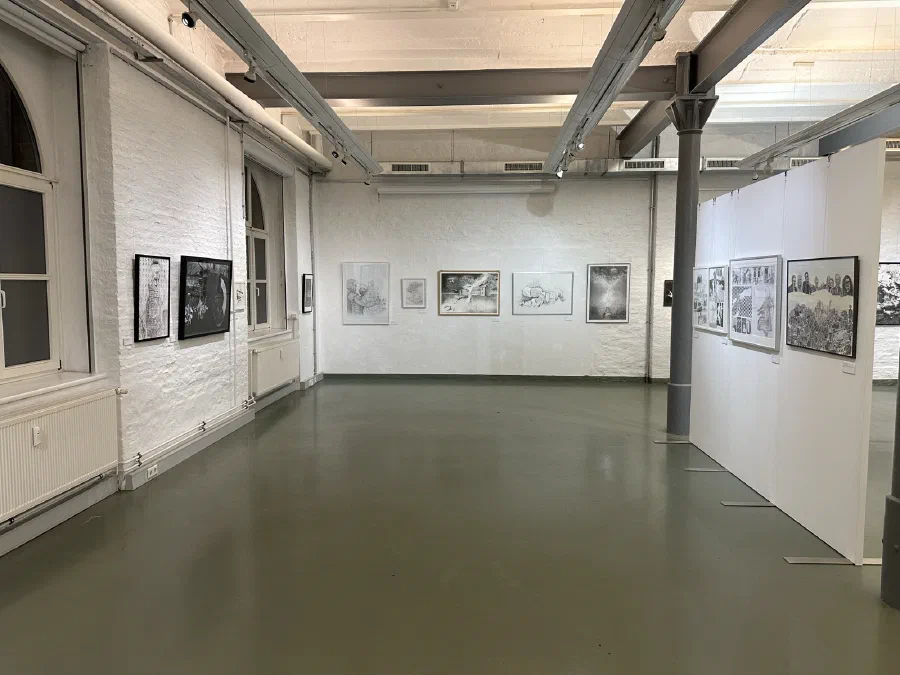 Ausstellungsansicht Kunstpreis 2023 Krieg und Frieden, Haus der Stadtgeschichte Offenbach (5/6)